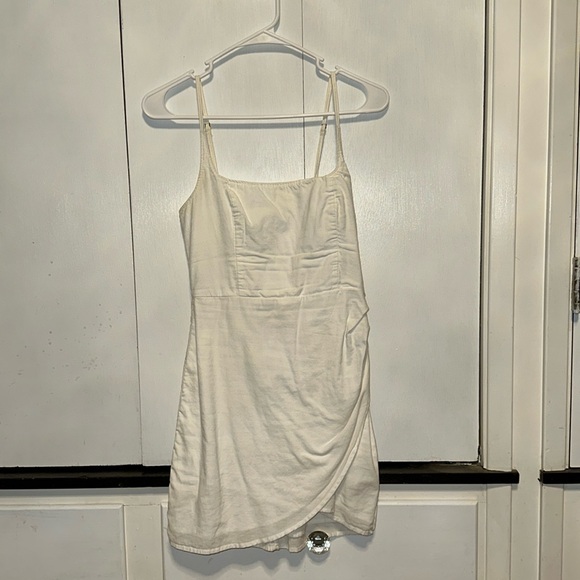 White Abercrombie & Fitch Scoop Neck Wrap Mini Dress - Picture 2 of 3